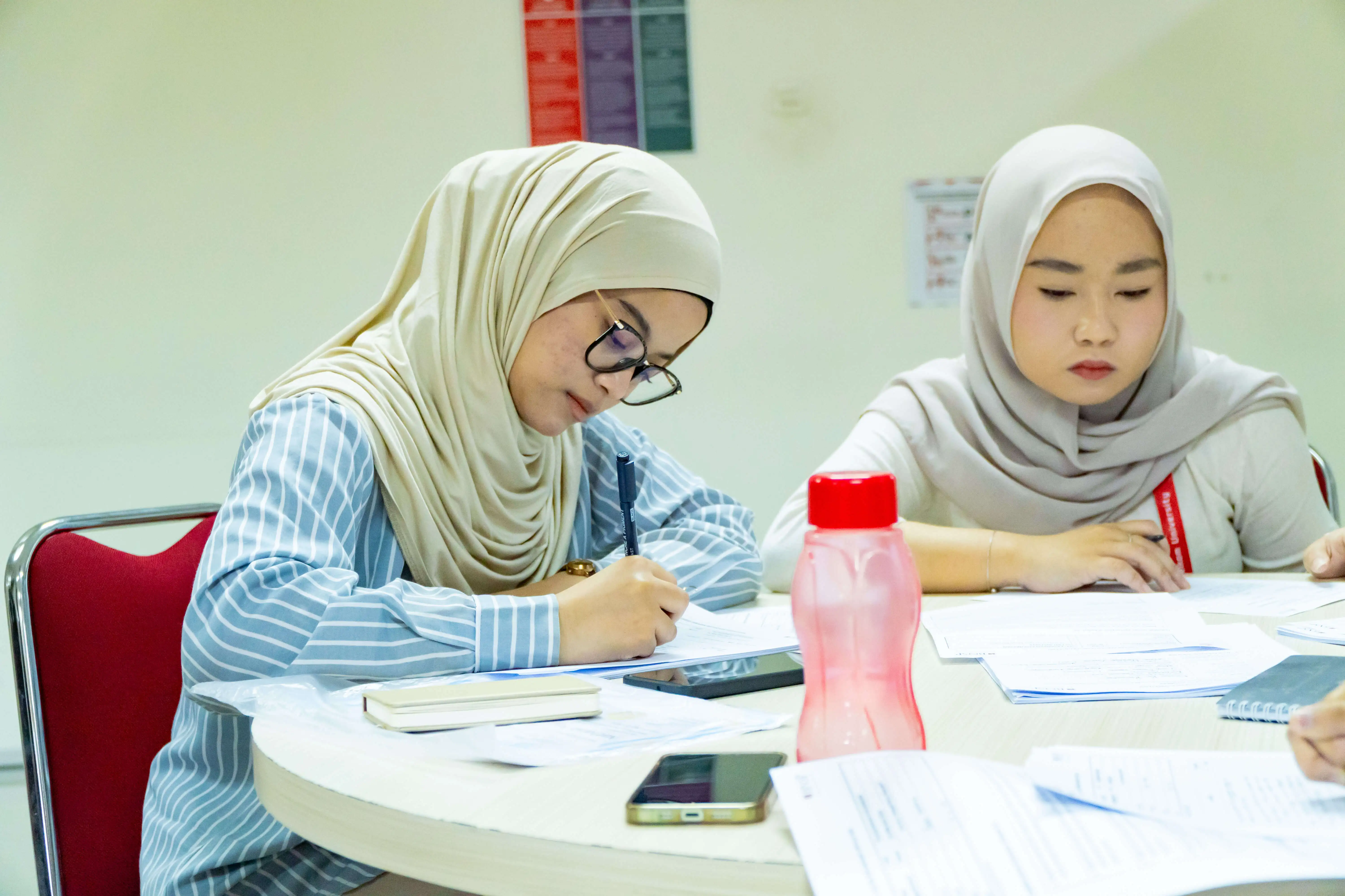 Diskusi tim profesional